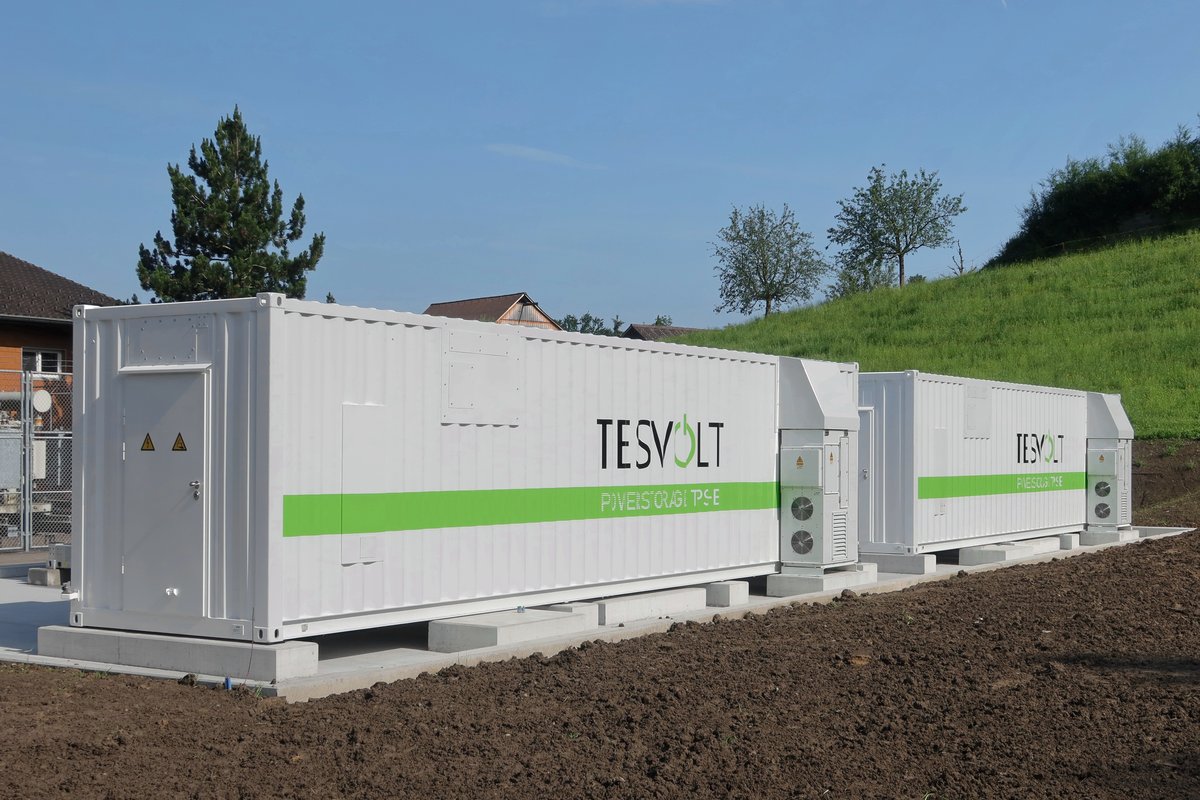 Containerbasierte Batteriespeicheranlage im Netzbetrieb
